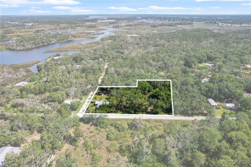 Welcome to an incredible opportunity in Old Homosassa, Florida! - Beach Home for sale in Homosassa, Florida on Beachhouse.com