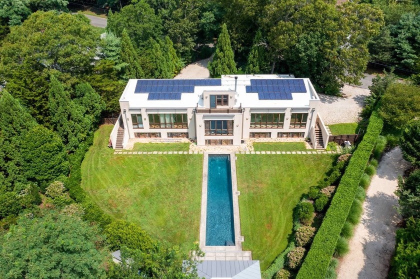 In 2010, a true labor of love began when this 4066 square foot - Beach Home for sale in East Hampton, New York on Beachhouse.com