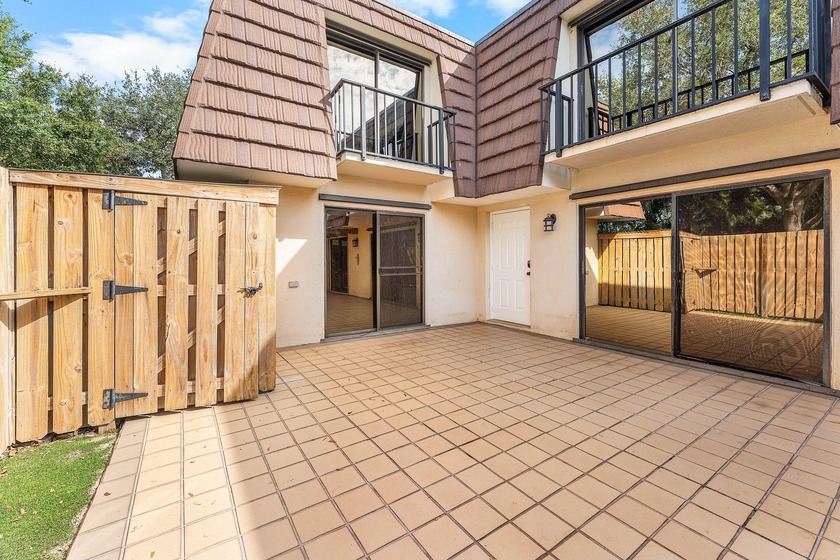 Don't miss the chance to own in the sought-after city of Palm - Beach Townhome/Townhouse for sale in Palm Beach Gardens, Florida on Beachhouse.com