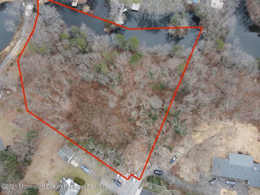 Privacy and convenience avail with this desirable Toms River - Beach Lot for sale in Toms River, New Jersey on Beachhouse.com