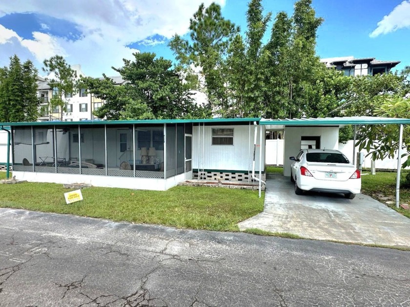 Excellent investment. LARGE 2 brm 2 bath split plan bedroom home - Beach Home for sale in St. Petersburg, Florida on Beachhouse.com