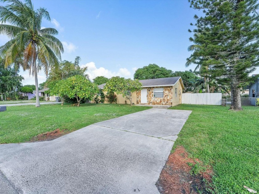 Welcome to this delightful property in the heart of Boynton - Beach Home for sale in Boynton Beach, Florida on Beachhouse.com