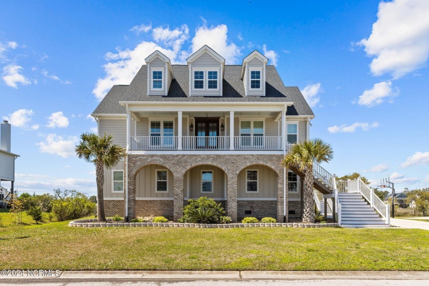 This stunning home in Blair Farm exudes both elegance and - Beach Home for sale in Morehead City, North Carolina on Beachhouse.com