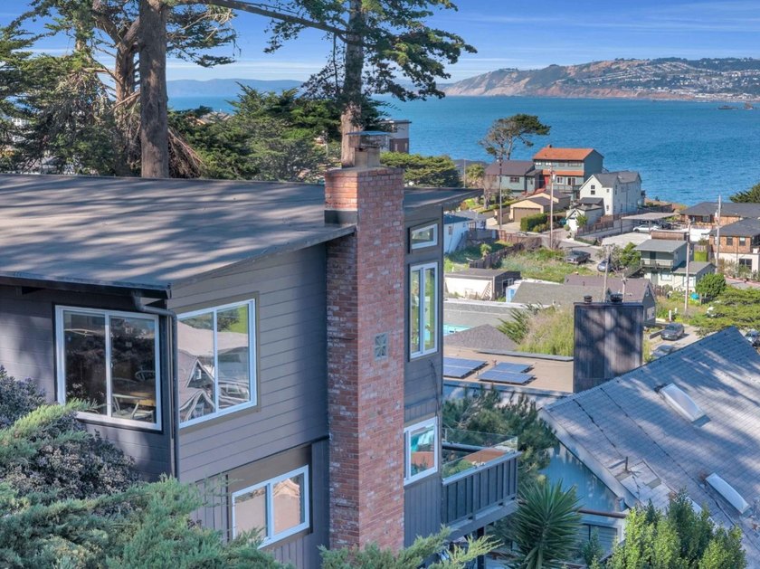 BIG VIEWS | Panoramic Pedro Point Living!     Experience - Beach Home for sale in Pacifica, California on Beachhouse.com