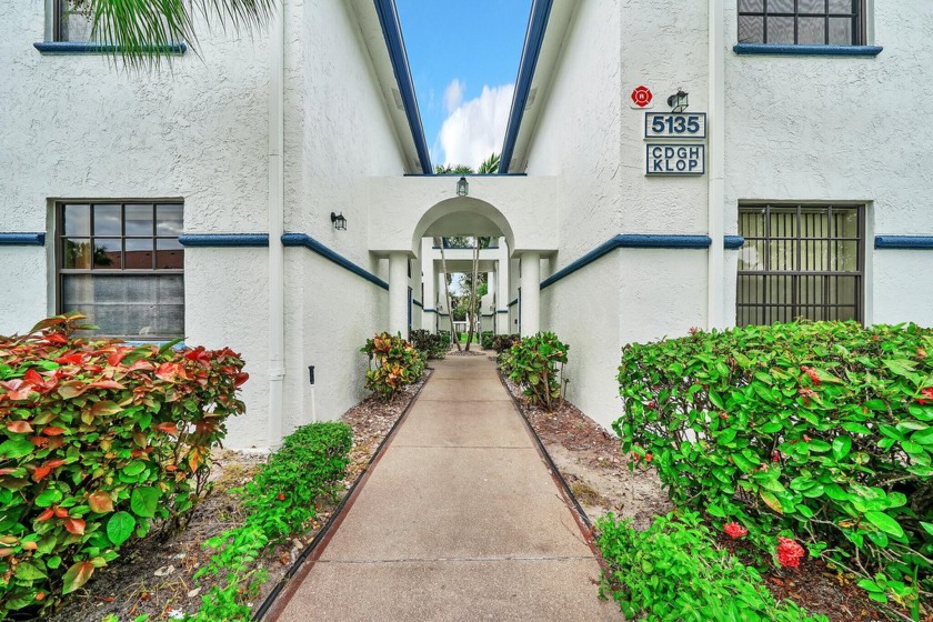 Do not miss out on this one!! Extremely well maintained spacious - Beach Condo for sale in Boynton Beach, Florida on Beachhouse.com