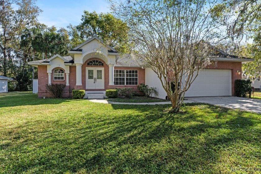 Serene Waterfront Florida living in this well-maintained - Beach Home for sale in Inglis, Florida on Beachhouse.com