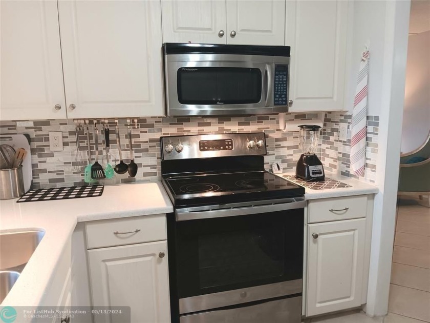 MOTIVATED SELLER!! Spacious 2 bedrooms 2 full baths condo - Beach Condo for sale in Tamarac, Florida on Beachhouse.com