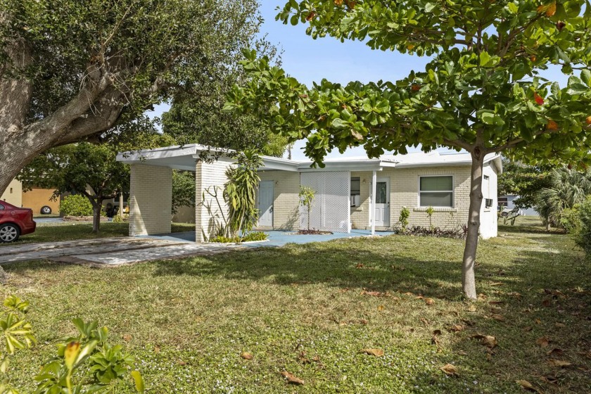 Discover the charm and potential of this delightful 3-bedroom - Beach Home for sale in Delray Beach, Florida on Beachhouse.com