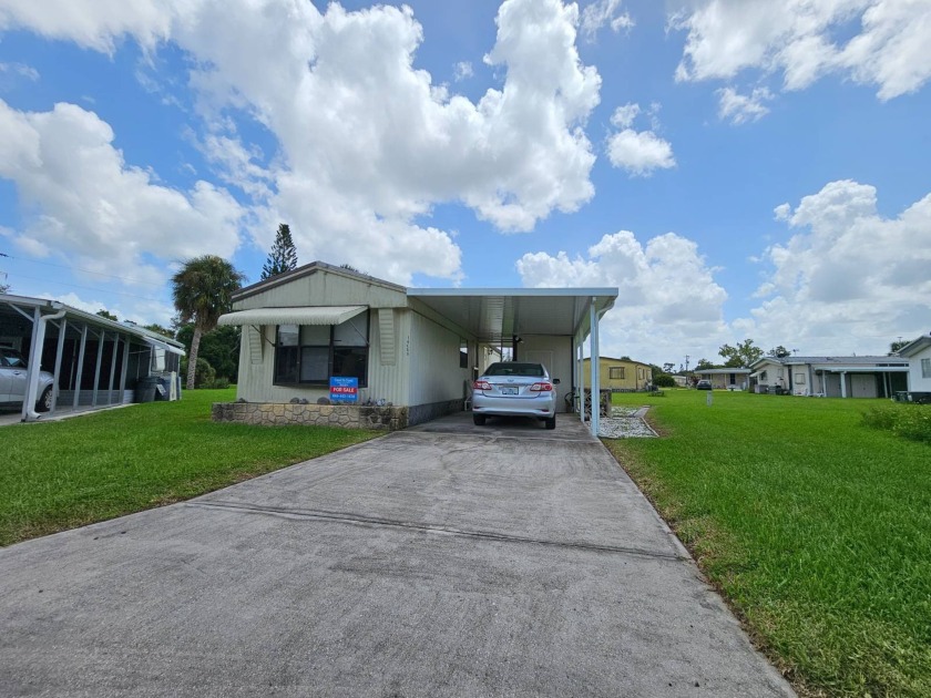 NO DAMAGES FROM HURRICANE!! MOVE IN READY!! This quaint - Beach Home for sale in North Fort Myers, Florida on Beachhouse.com