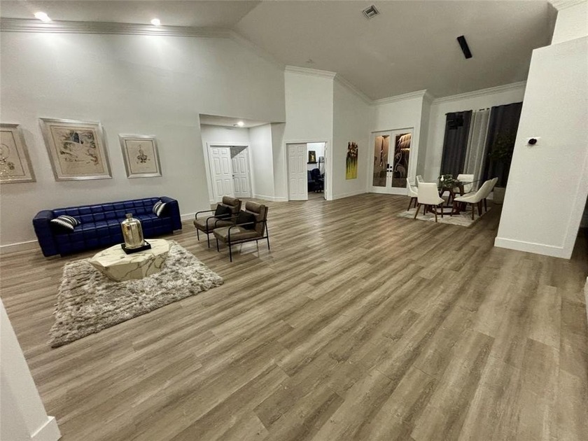 Beautiful 4 bed, 3.5 bath pool home in prestigious guard-gated - Beach Home for sale in Coral Springs, Florida on Beachhouse.com