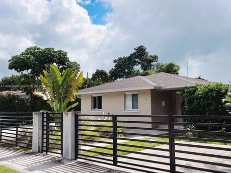 Come see this relaxing  peaceful Miami bungalow. Only a few - Beach Home for sale in Miami, Florida on Beachhouse.com