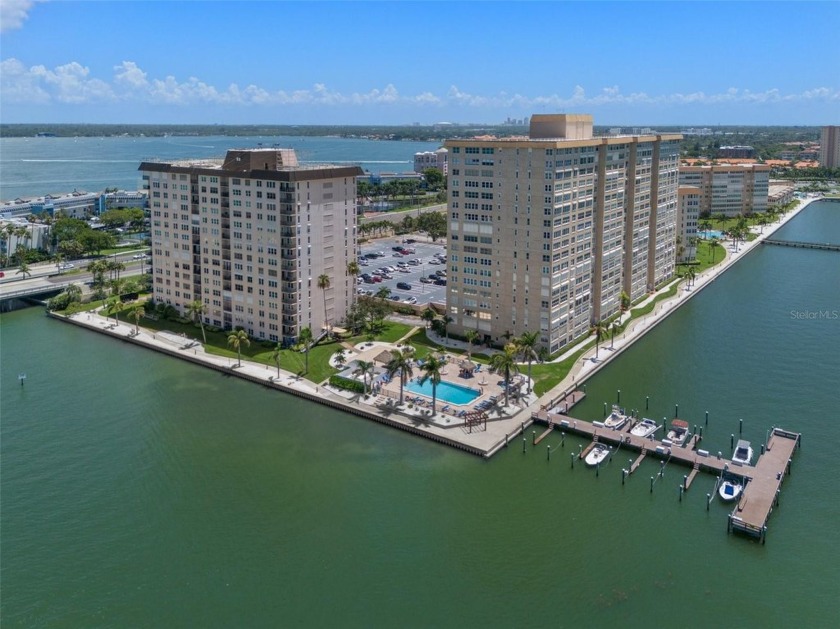 Are you looking for a beautiful condo in a waterfront, 55+ - Beach Condo for sale in St. Petersburg, Florida on Beachhouse.com