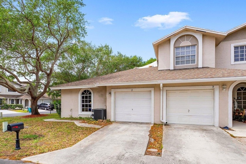 BRAND NEW ROOF! Updated 2BR/2BA corner villa with 1-car garage - Beach Home for sale in Boynton Beach, Florida on Beachhouse.com