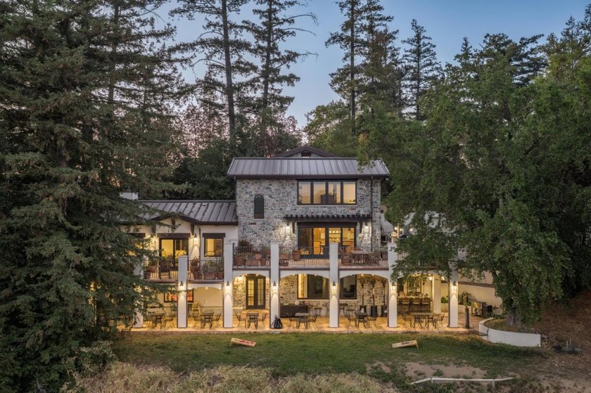 High above Silicon Valley, where the Santa Cruz Mountains meet - Beach Home for sale in Los Gatos, California on Beachhouse.com