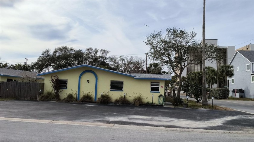 This well-located triplex offers ample space and incredible - Beach Townhome/Townhouse for sale in Indian Rocks Beach, Florida on Beachhouse.com