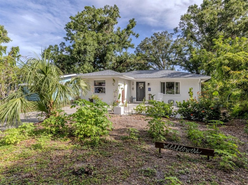 Welcome to this beautifully renovated cottage in the heart of - Beach Home for sale in Venice, Florida on Beachhouse.com