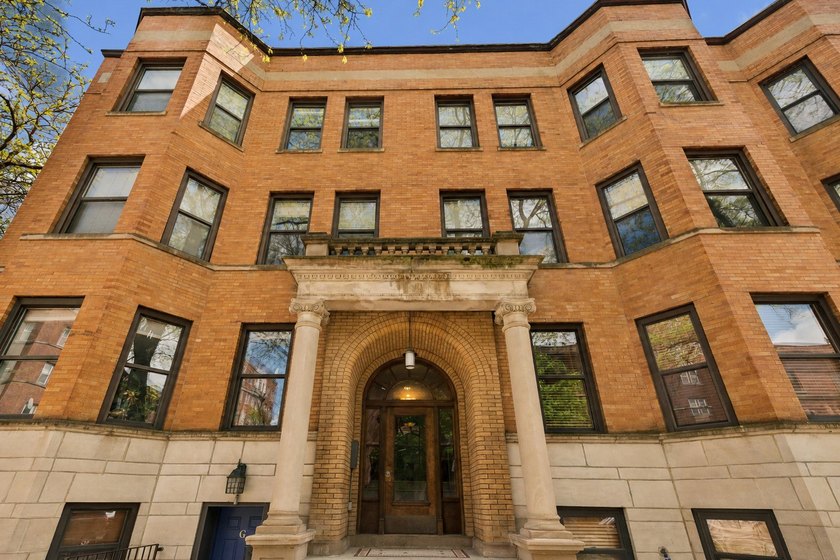 Welcome to 5353 N Kenmore, Unit 3A, a bright and inviting - Beach Condo for sale in Chicago, Illinois on Beachhouse.com