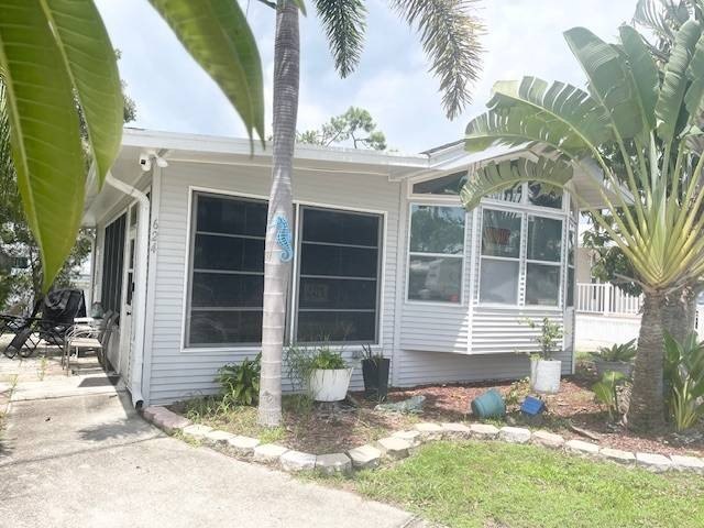 Spacious 1 Bedroom 1 Bath PLUS a bonus room that can be an extra - Beach Home for sale in Fort Myers, Florida on Beachhouse.com