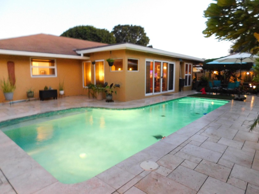 Move right in to this beautiful pool home with no HOA, all - Beach Home for sale in Palm Beach Gardens, Florida on Beachhouse.com