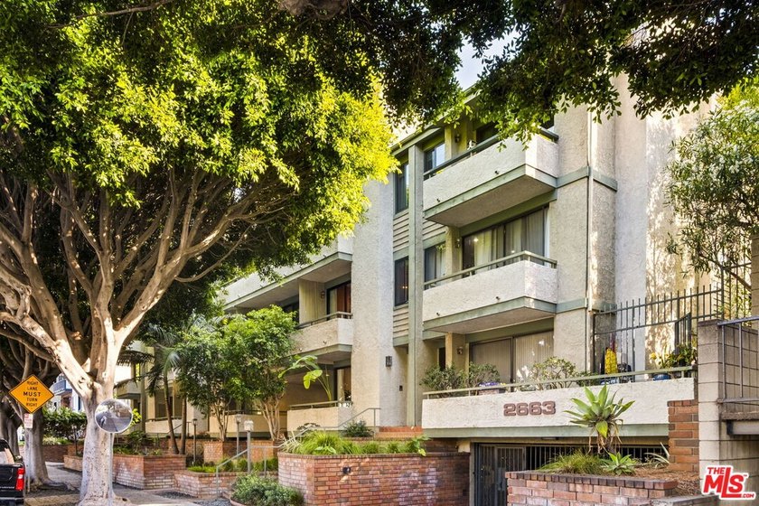 A rare top-floor penthouse in Sunset Park's Villa Centinela - Beach Condo for sale in Santa Monica, California on Beachhouse.com