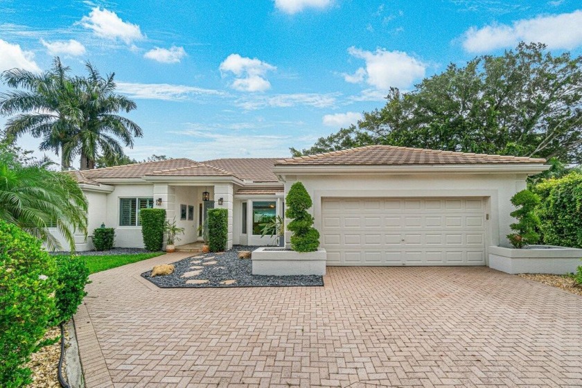 Magnificent Estate home in Broken Sound Country Club. The - Beach Home for sale in Boca Raton, Florida on Beachhouse.com