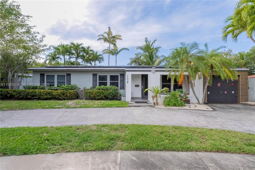 An oasis in East Hollywood! This waterfront 3BD/2.5BA home - Beach Home for sale in Hollywood, Florida on Beachhouse.com