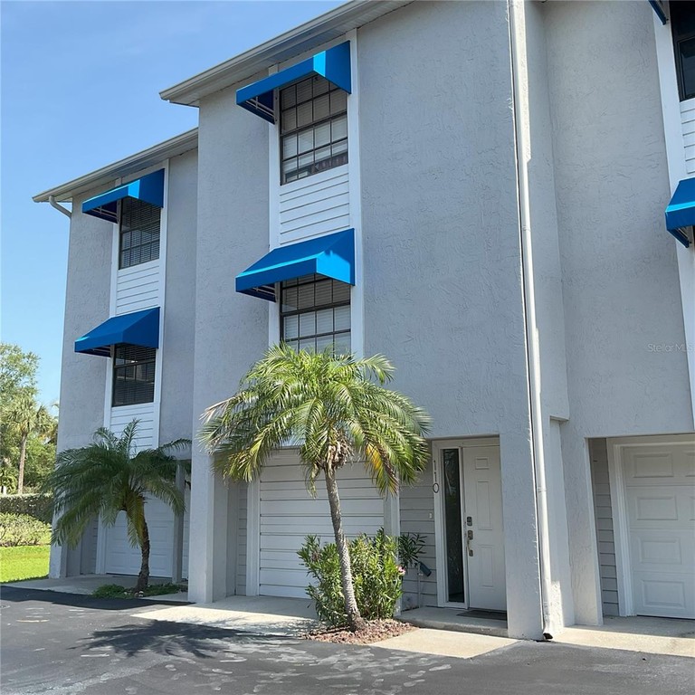 Looking for a fabulous retreat with gulf breezes and tropical - Beach Condo for sale in St. Petersburg, Florida on Beachhouse.com