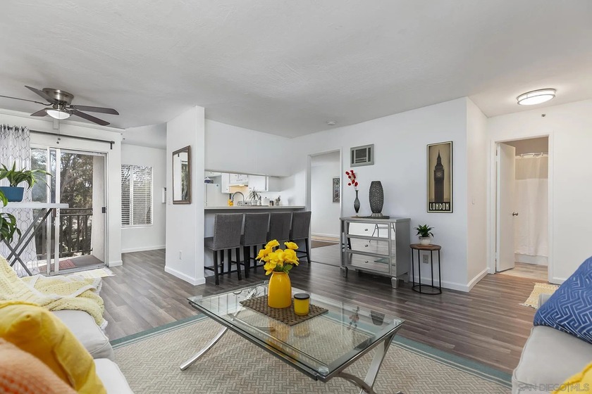 Best area in the complex! Light and bright top floor quiet and - Beach Condo for sale in San Diego, California on Beachhouse.com