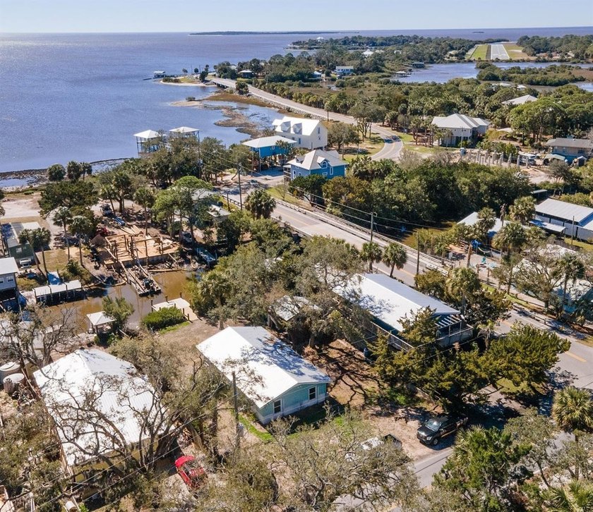 This Cedar Key property presents a rare opportunity for buyers - Beach Home for sale in Cedar Key, Florida on Beachhouse.com
