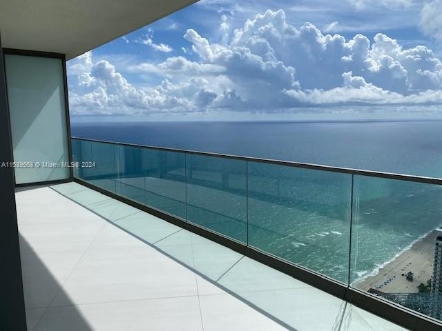 Spectacular and spacious 2 bedrooms and 2 bathroom at The - Beach Condo for sale in Sunny Isles Beach, Florida on Beachhouse.com