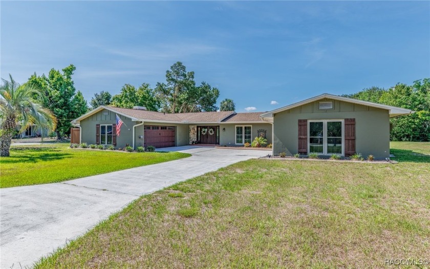 LOOK at this beautifully updated 3-bedroom, 3.5-bath home that - Beach Home for sale in Crystal River, Florida on Beachhouse.com