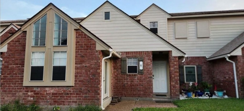 Come see this beautifully kept townhome in fast growing Portland - Beach Townhome/Townhouse for sale in Portland, Texas on Beachhouse.com