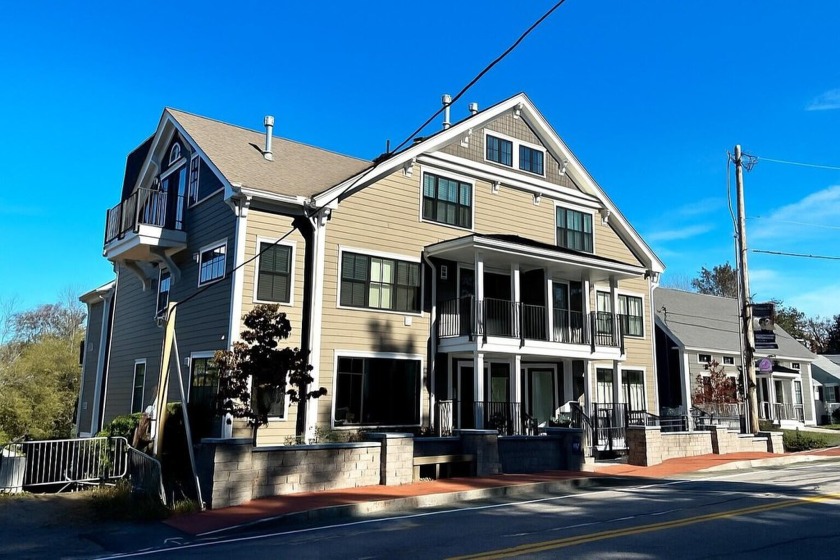 YORK COMMERCIAL CONDO UNIT PRICED TO SELL! This newly - Beach Commercial for sale in York, Maine on Beachhouse.com