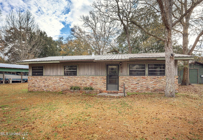 Coastal living meets DOWNTOWN CONVENIENCE IN THE HEART OF OCEAN - Beach Home for sale in Ocean Springs, Mississippi on Beachhouse.com