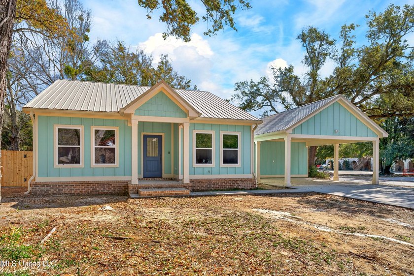 Just a few blocks from the beach in the heart of Biloxi, this - Beach Home for sale in Biloxi, Mississippi on Beachhouse.com