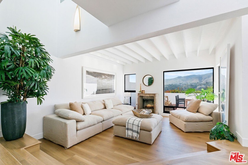 Newly updated ocean-view townhome with coveted Riviera III beach - Beach Condo for sale in Malibu, California on Beachhouse.com