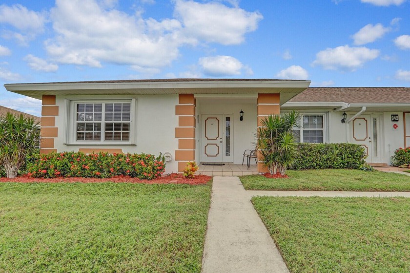 SPOTLESS & METICULOUSLY MAINTAINED END UNIT CONDO IN HIGH POINT - Beach Condo for sale in Fort Pierce, Florida on Beachhouse.com