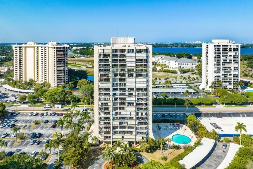 Walk to Whole Foods, The Outlet Stores, and restaurants. Close - Beach Condo for sale in West Palm Beach, Florida on Beachhouse.com