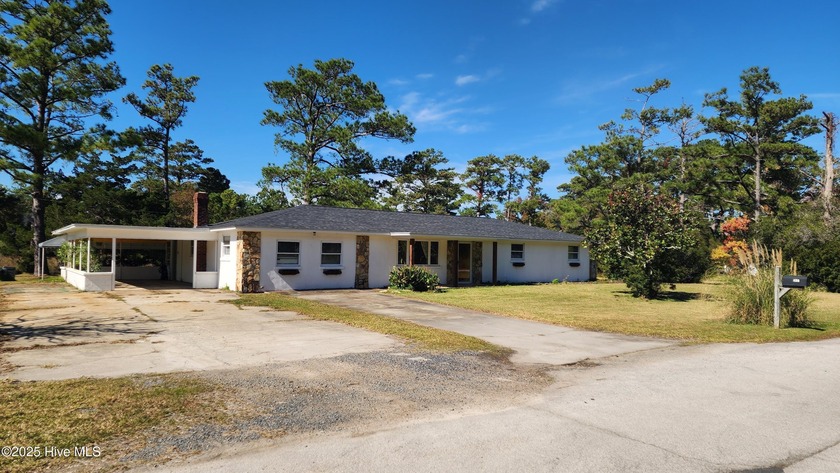 Rare Find! Three bedroom, two and a half bath, one level canal - Beach Home for sale in Beaufort, North Carolina on Beachhouse.com