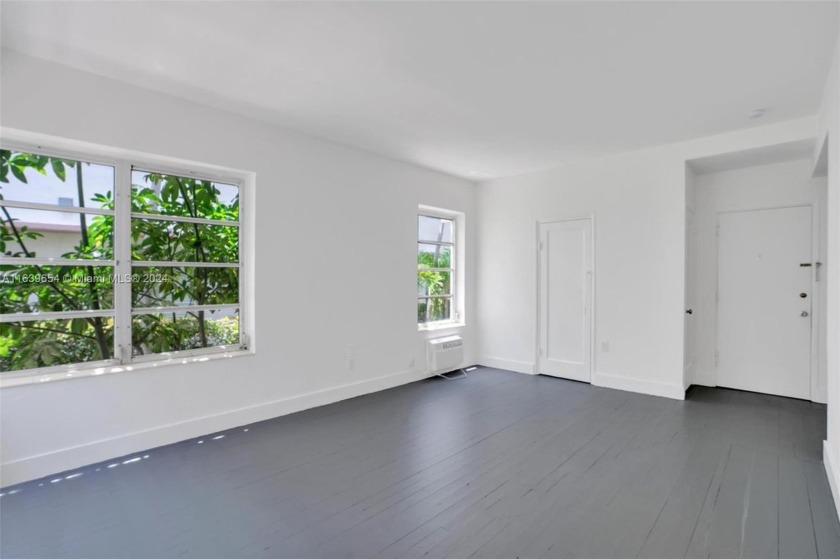 Spacious 1 BED / 1 BATH on a beautiful, quiet, tree lined street - Beach Condo for sale in Miami Beach, Florida on Beachhouse.com