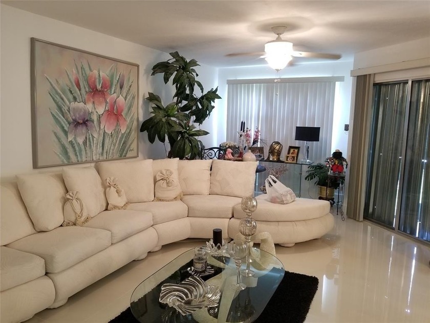 EXQUISITE 1/1/1 FIRST FLOOR CONDO WITH SPECTULAR WIDE LAKE VIEW - Beach Condo for sale in Pembroke Pines, Florida on Beachhouse.com