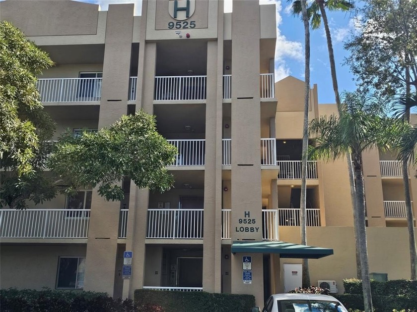 Well-maintained 2BR/1.5BA with expansive water views in the - Beach Condo for sale in Tamarac, Florida on Beachhouse.com