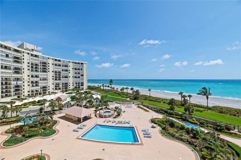 Come and see this newly renovated END condo on the  4th floor - Beach Condo for sale in Jupiter, Florida on Beachhouse.com