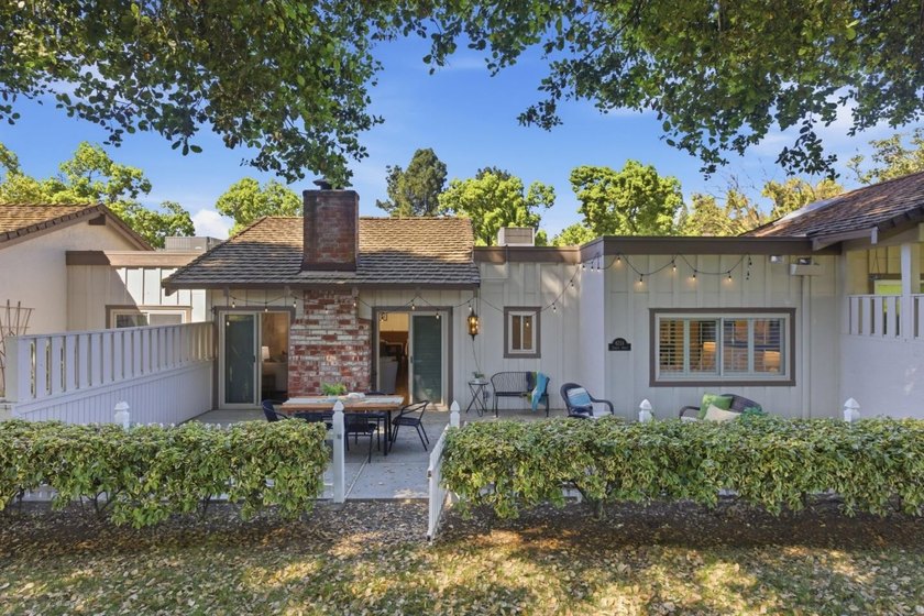 Cozy golf course home in The Villages, a gated 55+ community - Beach Townhome/Townhouse for sale in San Jose, California on Beachhouse.com