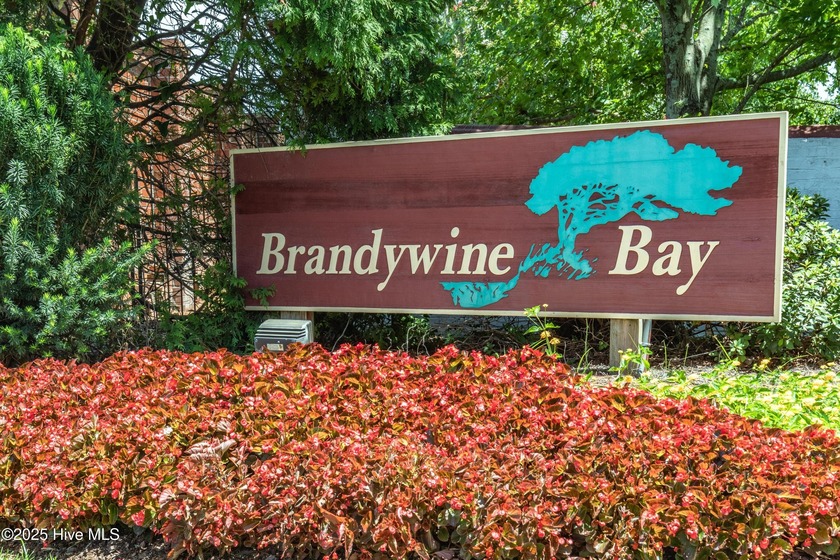 YOUR WATERSIDE RETREAT AWAITS AT OAK BLUFF! Discover this - Beach Condo for sale in Morehead City, North Carolina on Beachhouse.com