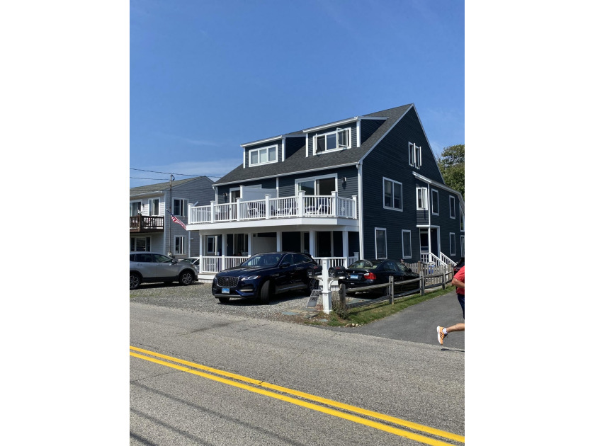 Airy, modern and open three bedroom beach home.  Fully furnished - Beach Condo for sale in Wells, Maine on Beachhouse.com