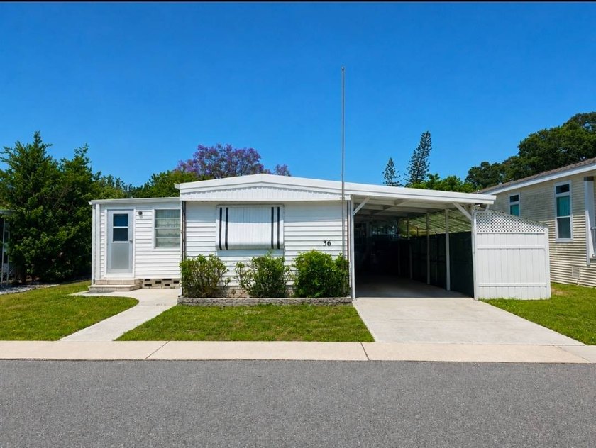 Welcome to East Bay Oaks, Largo's premier 40+ PET and - Beach Home for sale in Largo, Florida on Beachhouse.com