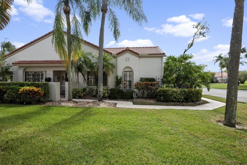 Welcome to this beautifully maintained 3 bedroom, 2 bath villa - Beach Townhome/Townhouse for sale in Boynton Beach, Florida on Beachhouse.com