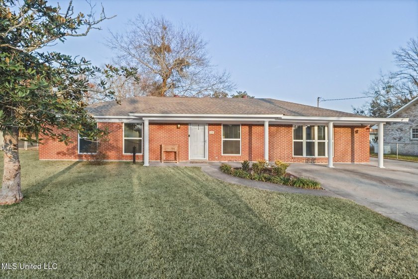 Charming rancher in a well established neighborhood at Quarels - Beach Home for sale in Long Beach, Mississippi on Beachhouse.com