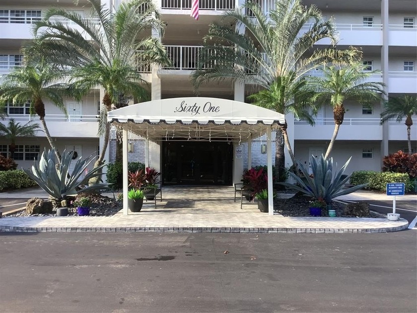 Lovely, bright and super well-maintained two bedroom two bath - Beach Condo for sale in Pompano Beach, Florida on Beachhouse.com